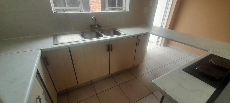 To Let 2 Bedroom Property for Rent in Knopjeslaagte Gauteng