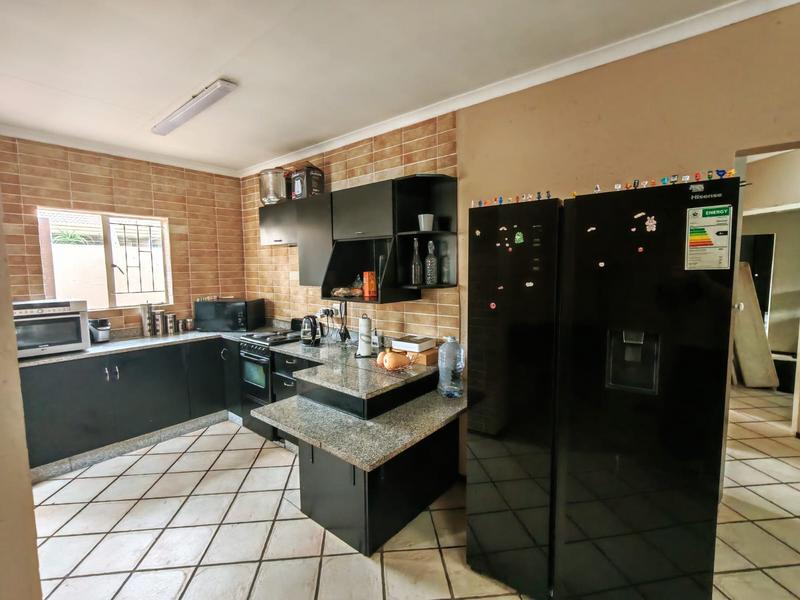 To Let 3 Bedroom Property for Rent in Amberfield Gauteng