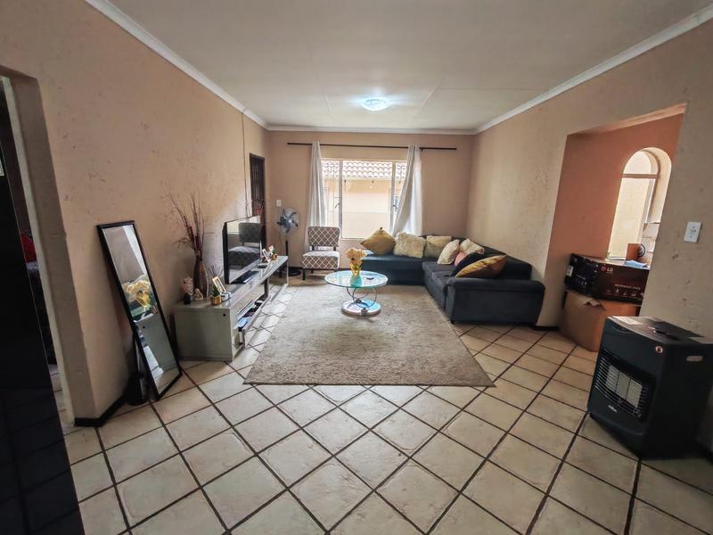 To Let 3 Bedroom Property for Rent in Amberfield Gauteng