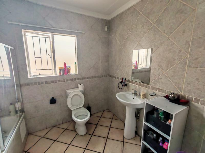 To Let 3 Bedroom Property for Rent in Amberfield Gauteng