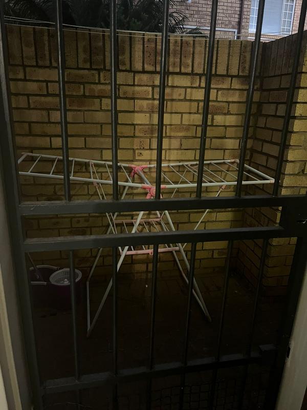 2 Bedroom Property for Sale in Die Hoewes Gauteng