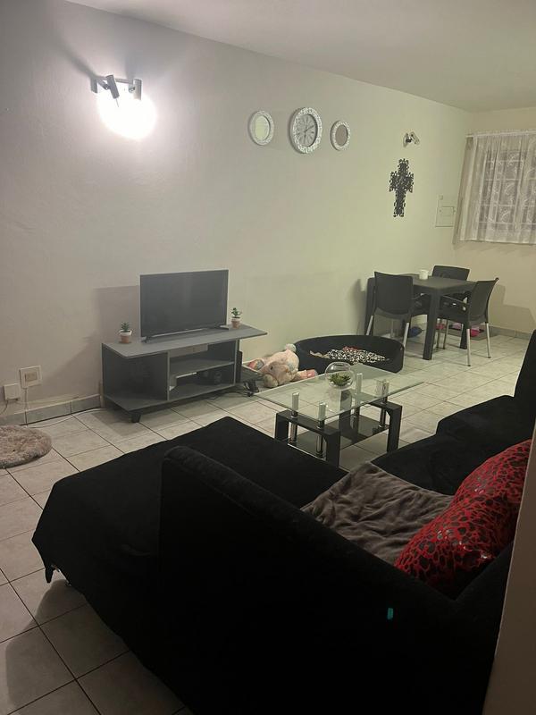2 Bedroom Property for Sale in Die Hoewes Gauteng