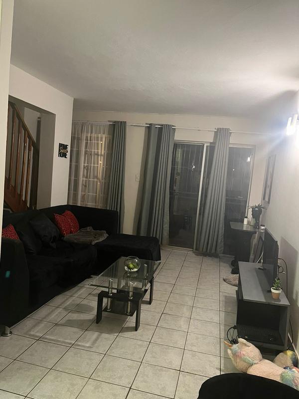 2 Bedroom Property for Sale in Die Hoewes Gauteng