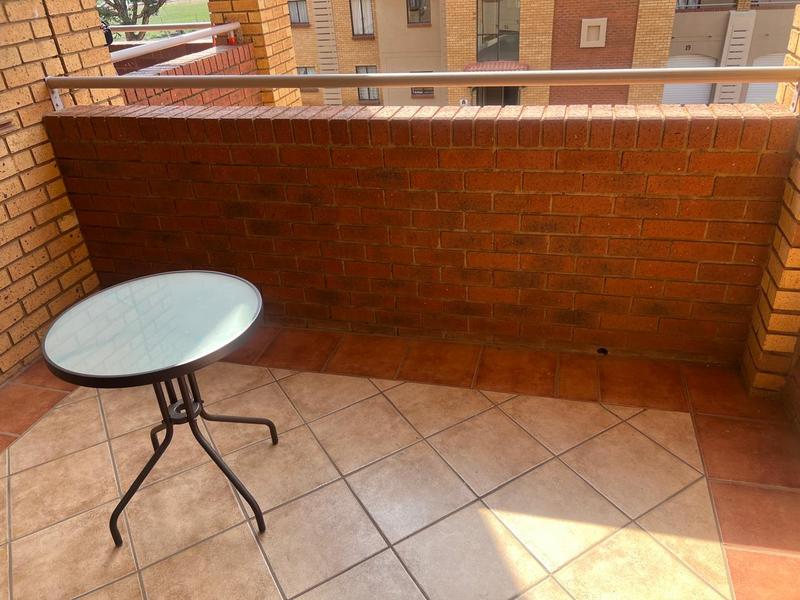 2 Bedroom Property for Sale in Die Hoewes Gauteng