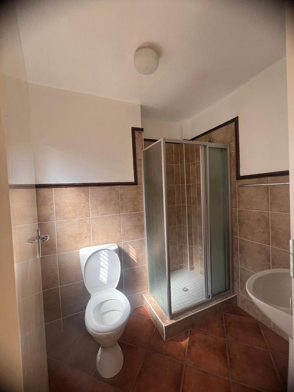 2 Bedroom Property for Sale in Die Hoewes Gauteng