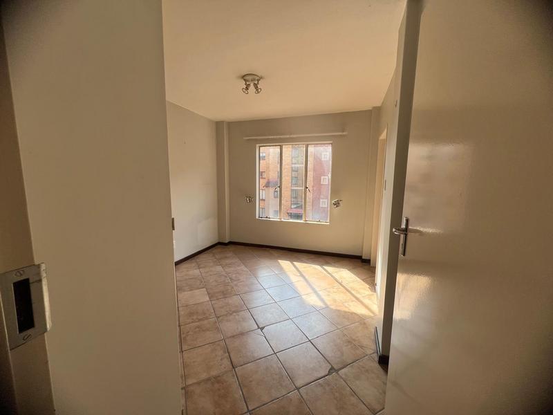 2 Bedroom Property for Sale in Die Hoewes Gauteng