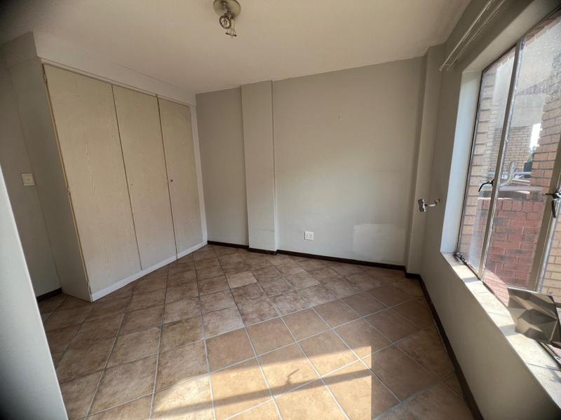 2 Bedroom Property for Sale in Die Hoewes Gauteng