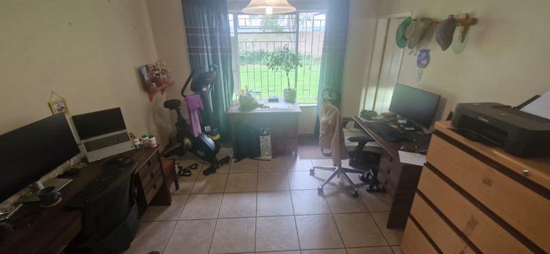 6 Bedroom Property for Sale in Mnandi Gauteng