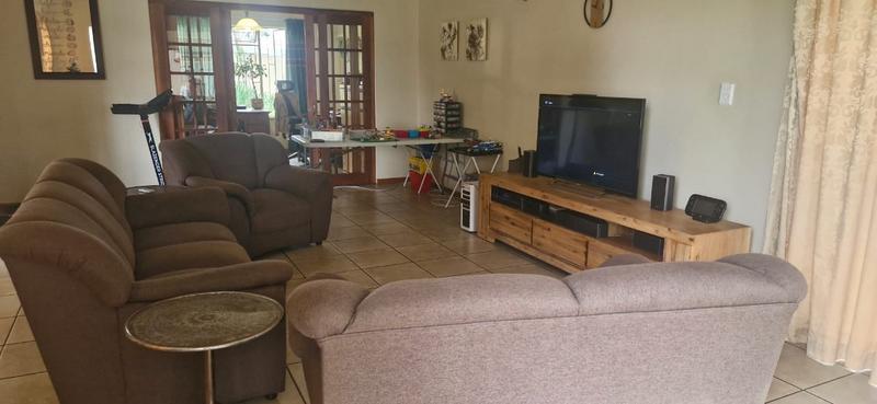 6 Bedroom Property for Sale in Mnandi Gauteng