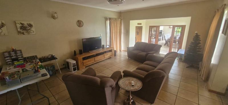 6 Bedroom Property for Sale in Mnandi Gauteng