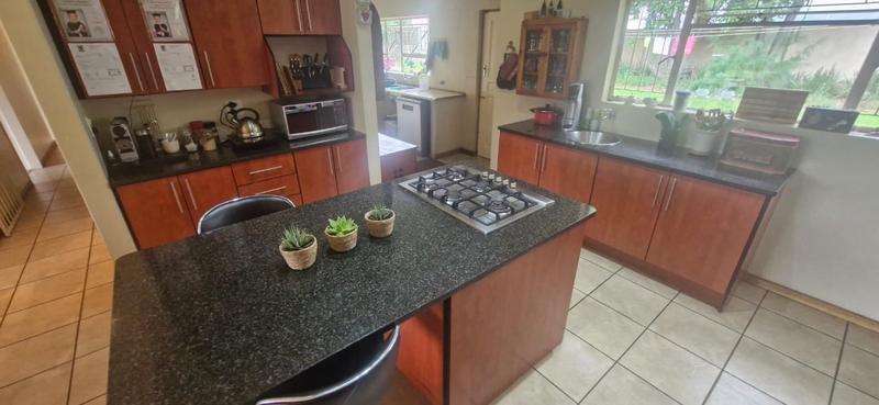 6 Bedroom Property for Sale in Mnandi Gauteng