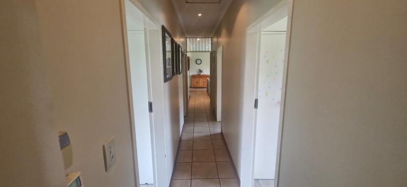 6 Bedroom Property for Sale in Mnandi Gauteng