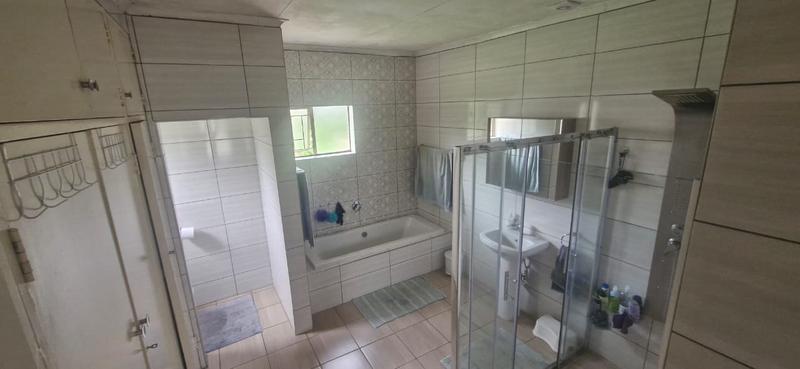 6 Bedroom Property for Sale in Mnandi Gauteng