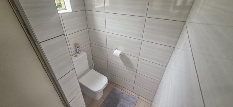 6 Bedroom Property for Sale in Mnandi Gauteng