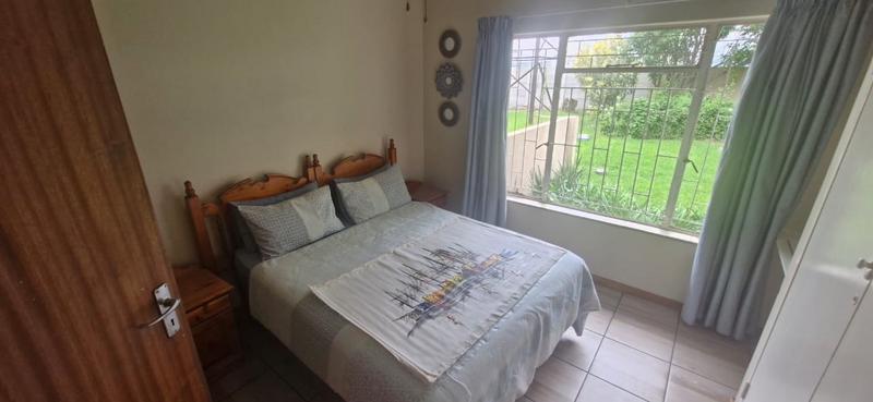 6 Bedroom Property for Sale in Mnandi Gauteng