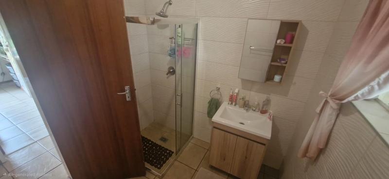 6 Bedroom Property for Sale in Mnandi Gauteng