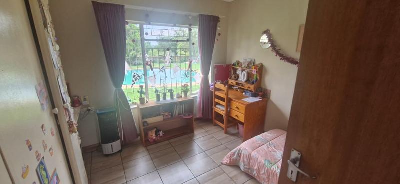 6 Bedroom Property for Sale in Mnandi Gauteng