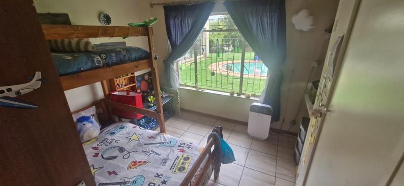 6 Bedroom Property for Sale in Mnandi Gauteng