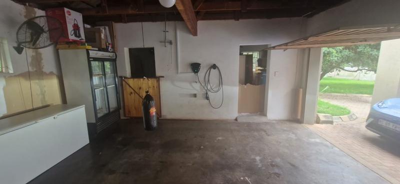 6 Bedroom Property for Sale in Mnandi Gauteng