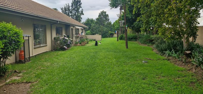 6 Bedroom Property for Sale in Mnandi Gauteng