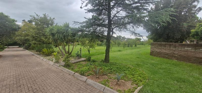 6 Bedroom Property for Sale in Mnandi Gauteng