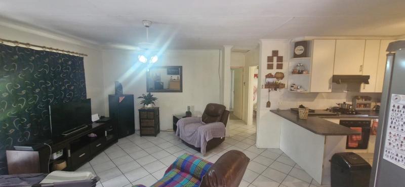 6 Bedroom Property for Sale in Mnandi Gauteng