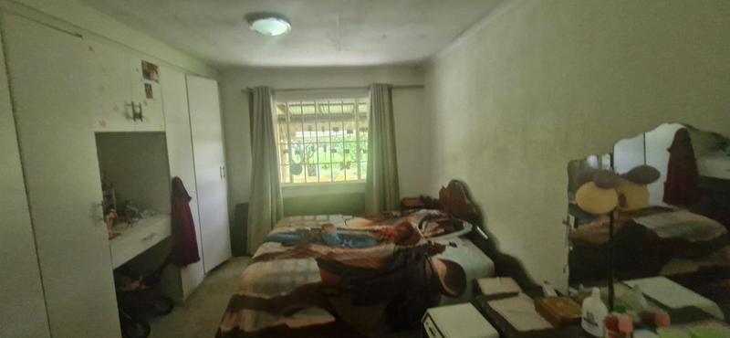 6 Bedroom Property for Sale in Mnandi Gauteng