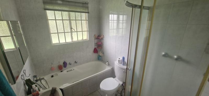 6 Bedroom Property for Sale in Mnandi Gauteng