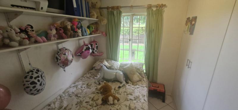 6 Bedroom Property for Sale in Mnandi Gauteng