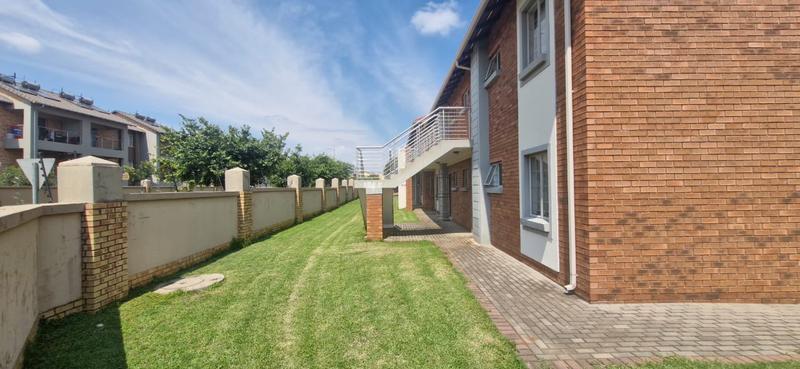 2 Bedroom Property for Sale in Monavoni Gauteng