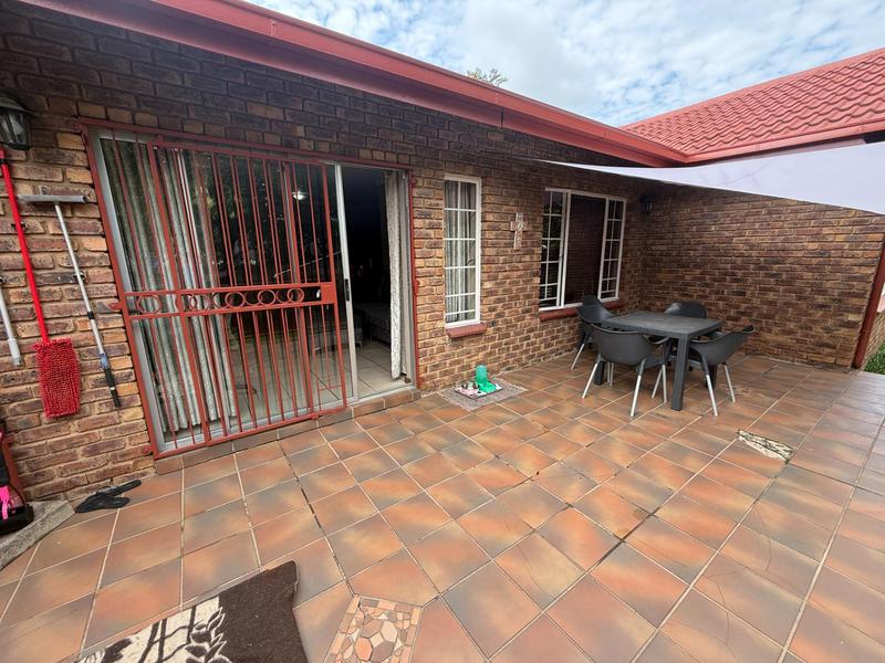 4 Bedroom Property for Sale in The Reeds Gauteng