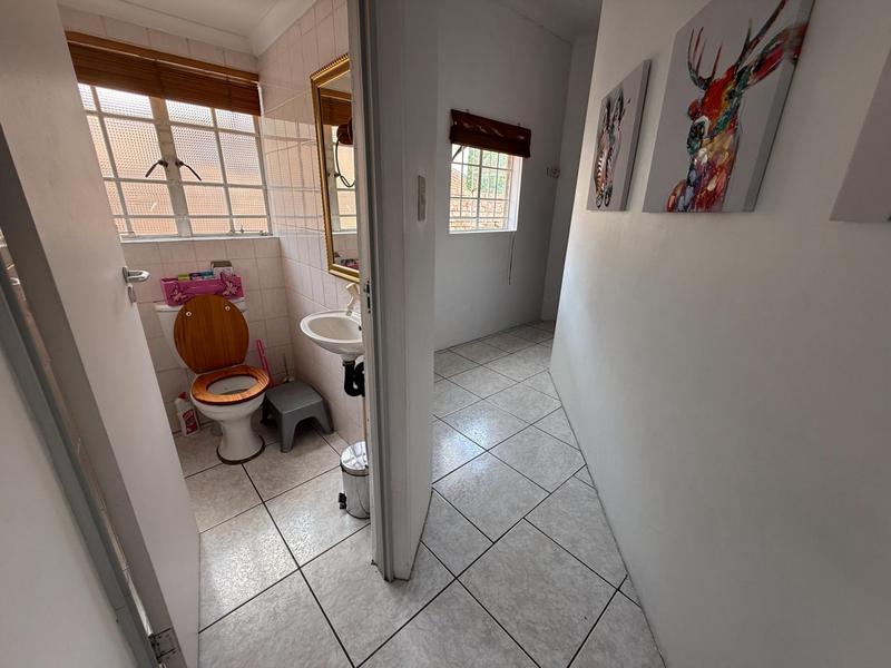 5 Bedroom Property for Sale in The Reeds Gauteng