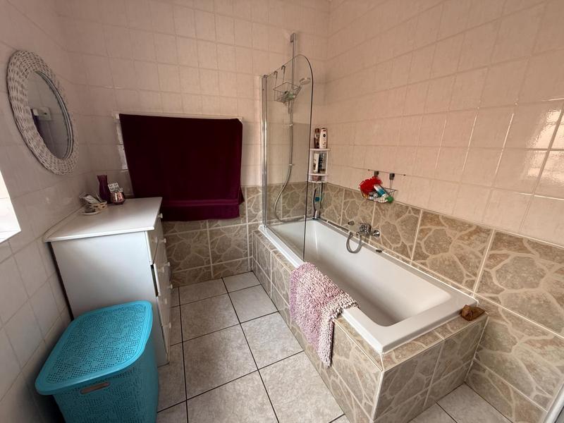 5 Bedroom Property for Sale in The Reeds Gauteng