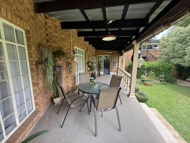 5 Bedroom Property for Sale in The Reeds Gauteng