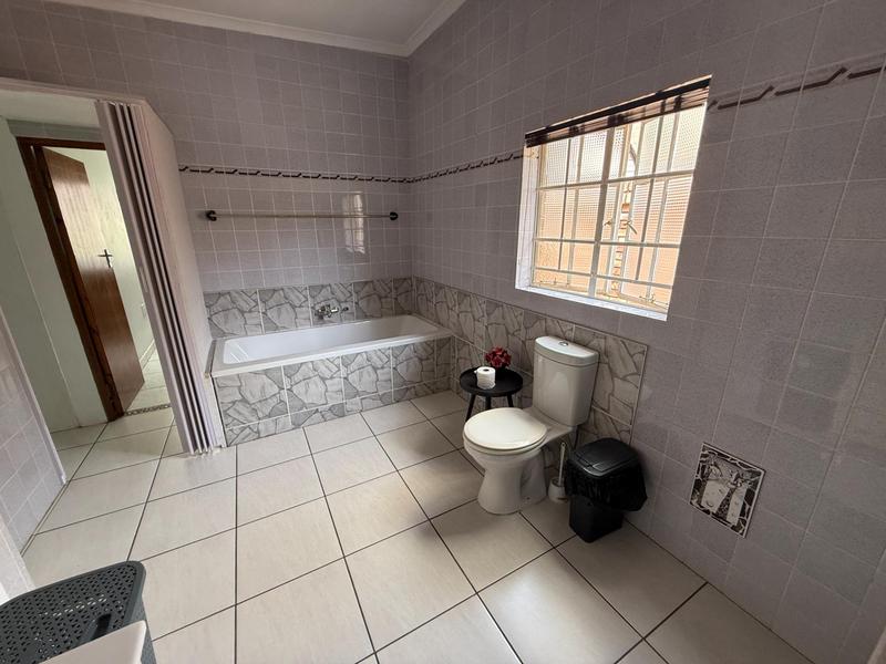 5 Bedroom Property for Sale in The Reeds Gauteng