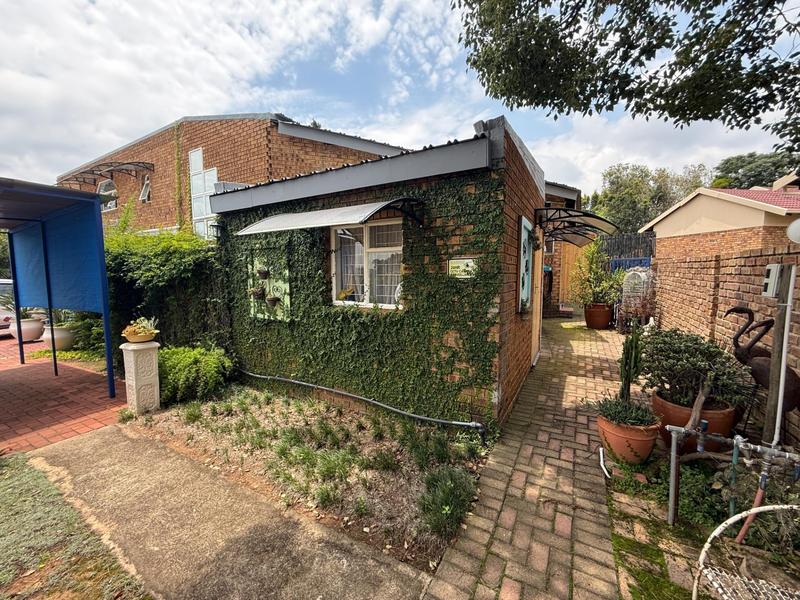 5 Bedroom Property for Sale in The Reeds Gauteng