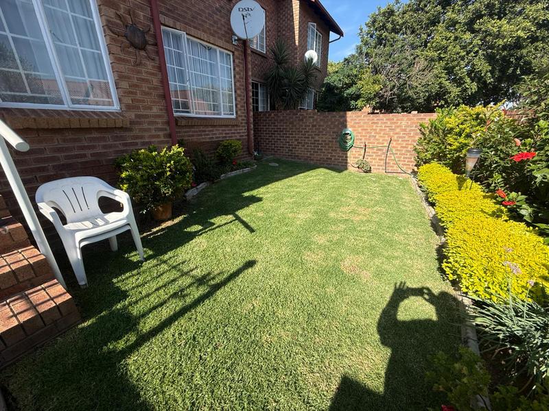 2 Bedroom Property for Sale in The Reeds Gauteng