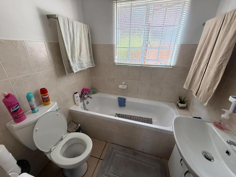 2 Bedroom Property for Sale in The Reeds Gauteng