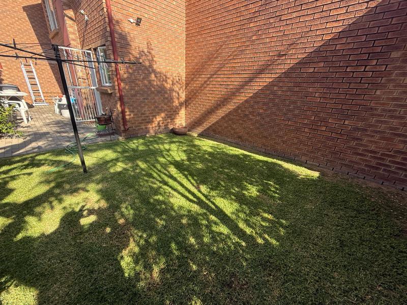 2 Bedroom Property for Sale in The Reeds Gauteng