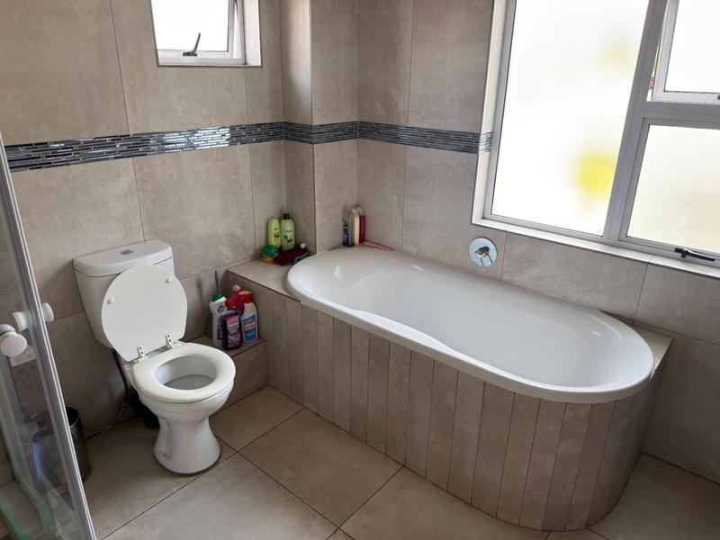 4 Bedroom Property for Sale in Thatchfield Gauteng