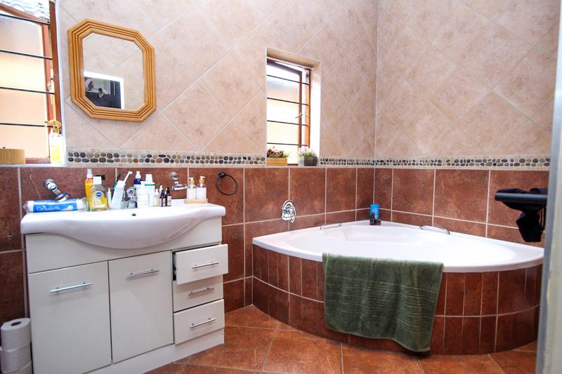 3 Bedroom Property for Sale in Thatchfield Gauteng