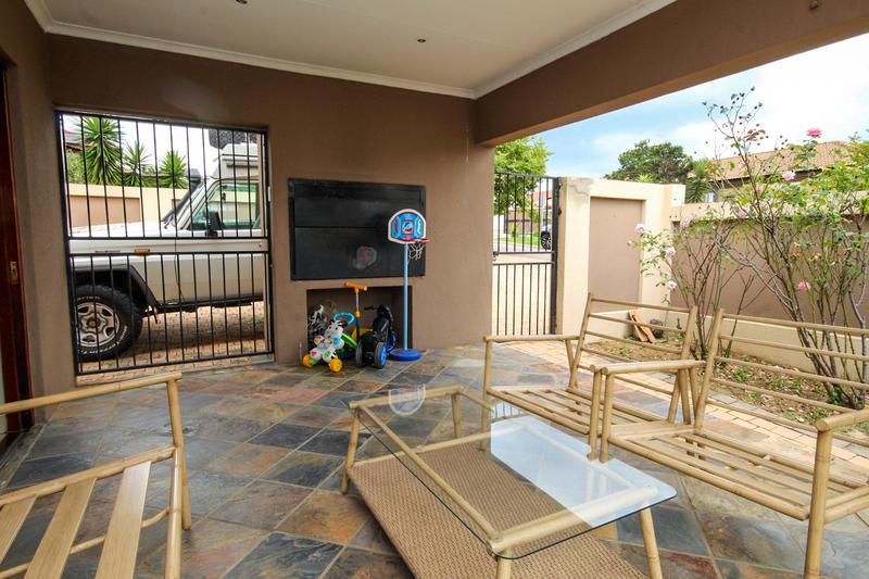 3 Bedroom Property for Sale in Thatchfield Gauteng