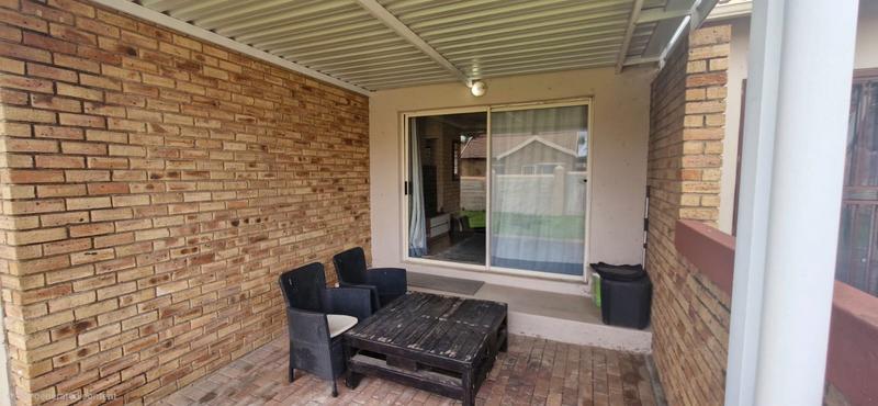 2 Bedroom Property for Sale in Heuwelsig Estate Gauteng