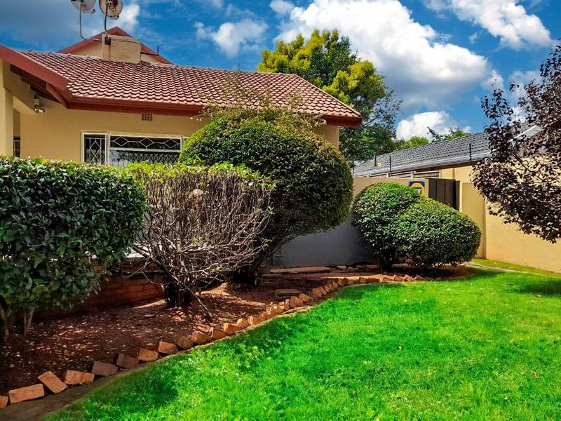 To Let 4 Bedroom Property for Rent in Florida Park Gauteng