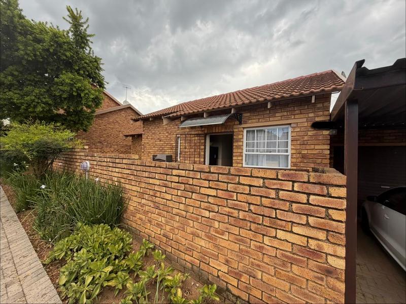 2 Bedroom Property for Sale in Wilgeheuwel Gauteng