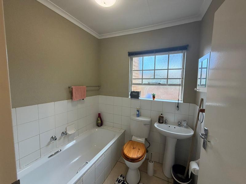 2 Bedroom Property for Sale in Wilgeheuwel Gauteng