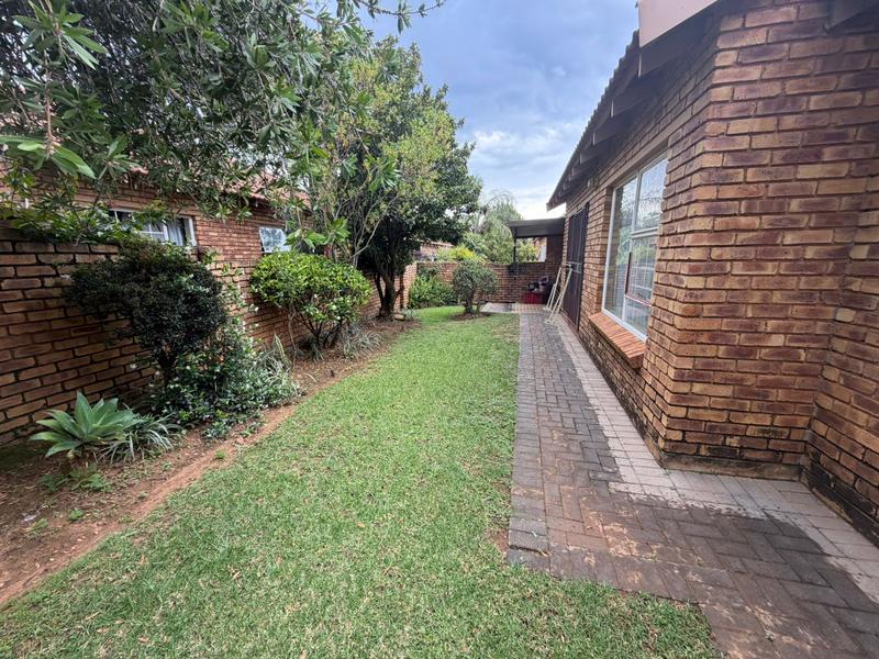2 Bedroom Property for Sale in Wilgeheuwel Gauteng
