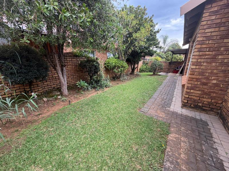 2 Bedroom Property for Sale in Wilgeheuwel Gauteng