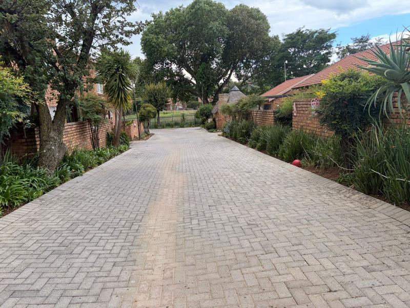 2 Bedroom Property for Sale in Wilgeheuwel Gauteng