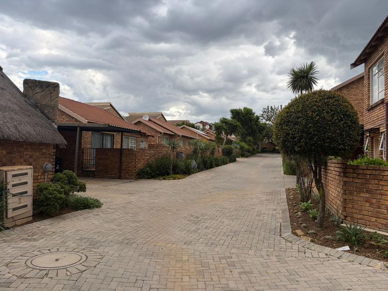 2 Bedroom Property for Sale in Wilgeheuwel Gauteng